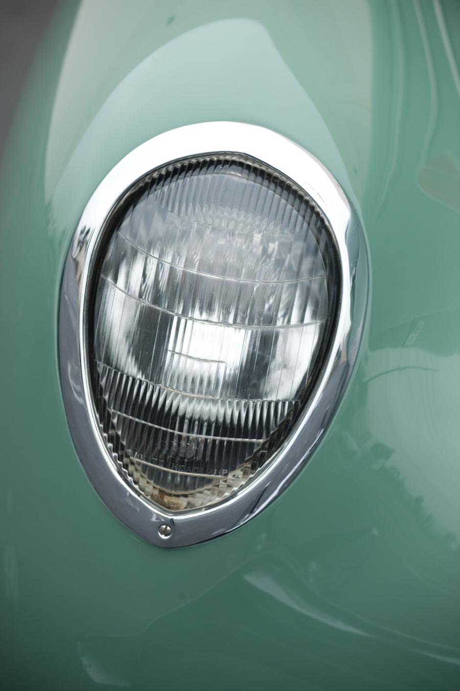  Lincoln Zephyr Convertible Sedan 1938 года  (фото 33 из 46)